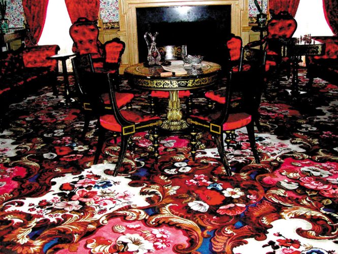 Featured image for Exploring the Comeback of Plaid Carpets in Modern Interiors
