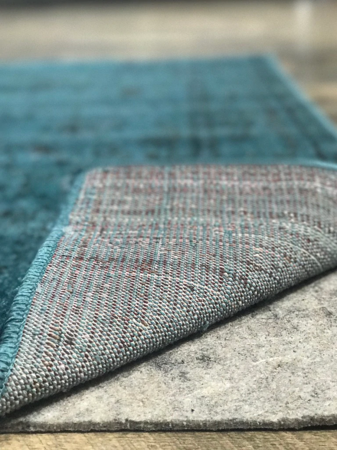 Featured image for Tips for Choosing Pet-Friendly Rugs That Are Durable