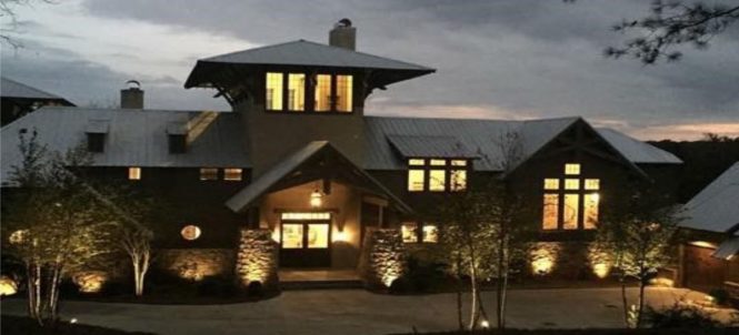 Featured image for Tips for Selecting Outdoor Lighting That Enhances Curb Appeal