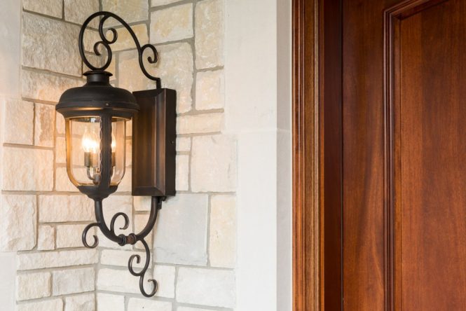 Featured image for Understanding the Importance of Scale in Light Fixtures